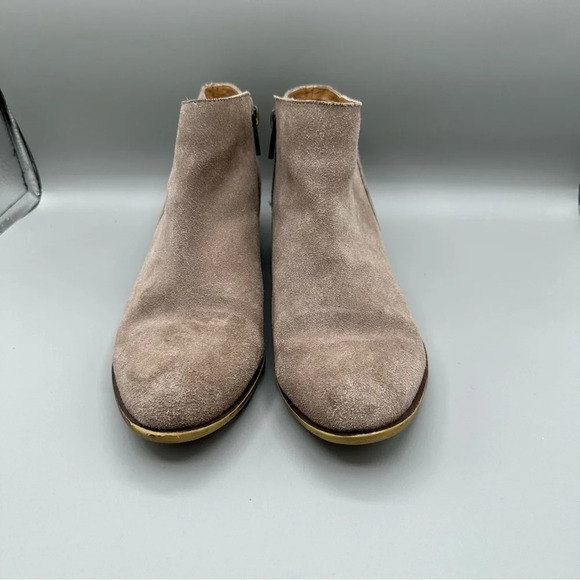 Lucky Brand Barstyn Neutral Light Tan Suede Heeled Zip Side Ankle Booties Size 8 - Picture 2 of 8